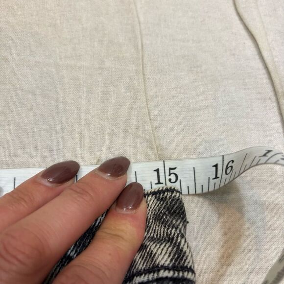 Ladies Vintage (1994) Levi’s 551 Black Wash Cut Off Distressed Short Size 12 - Picture 8 of 12